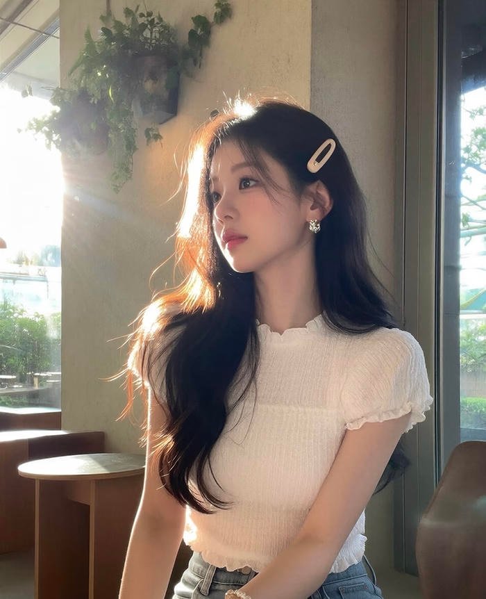 Hình gái xinh 2k tạo dáng tự nhiên trước máy ảnh