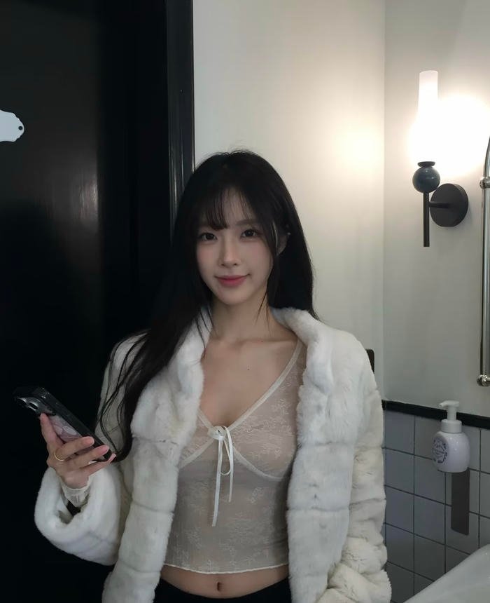 Hình gái xinh 2k11 biểu hiện tự tin mang lại cảm giác gần gũi