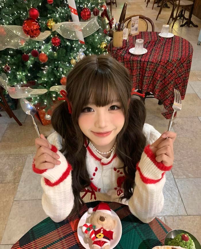 Hình gái xinh 2k3 diện đồ cá tính khi pose