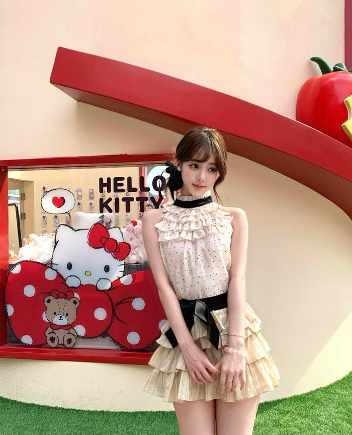 Hình gái xinh 2k7 khoảnh khắc sinh hoạt thường nhật rất nhẹ nhàng