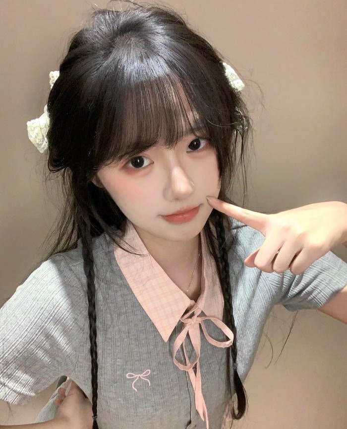 Hình gái xinh 2k7 với trang phục thường ngày phù hợp sinh hoạt