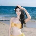 Hình gái xinh Trung Quốc mặc bikini như một trang tạp chí du lịch