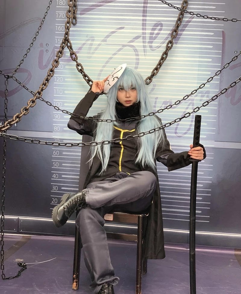 Nhân vật Rimuru cosplay với hình tượng lãnh đạo