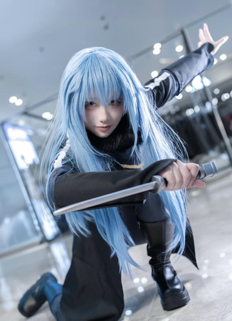Nhân vật Rimuru cosplay với phong cách vui nhộn