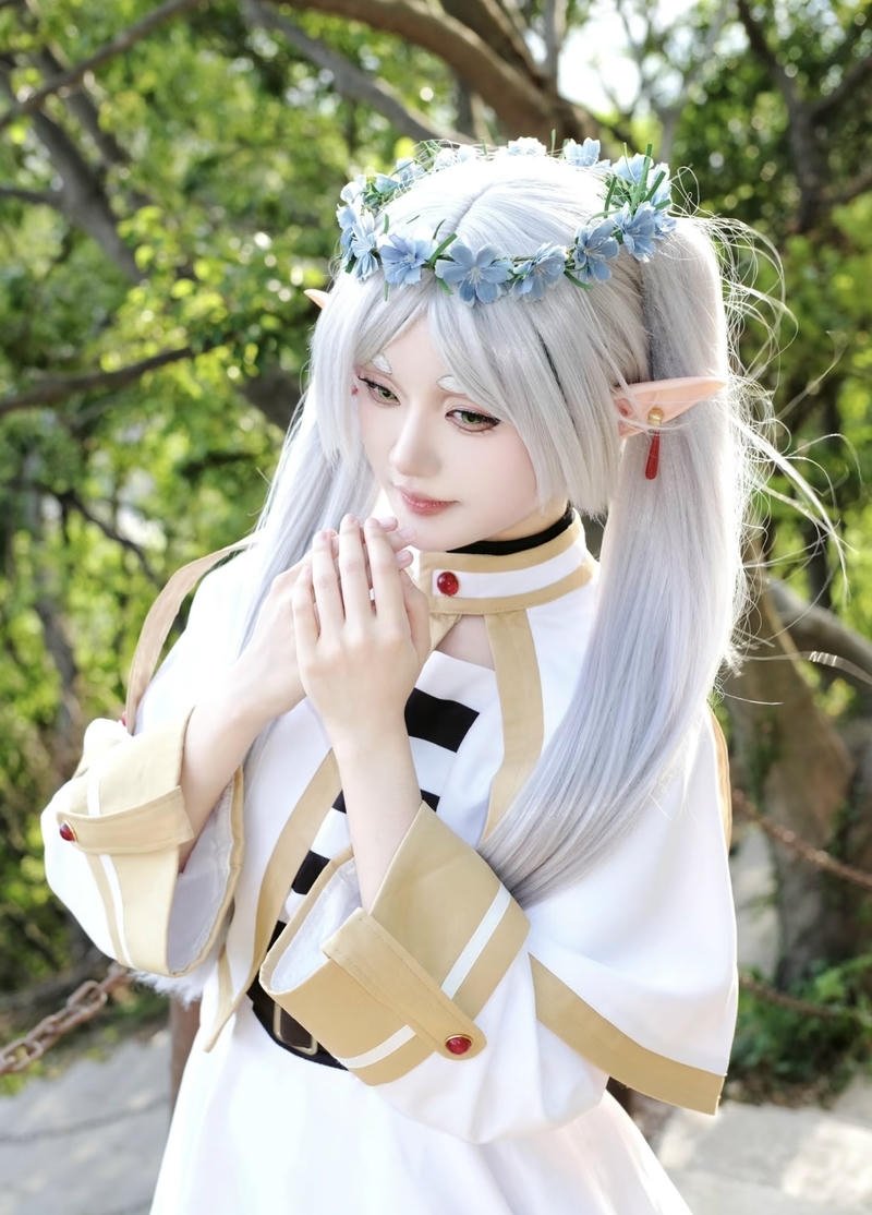Ảnh Frieren cosplay phù hợp làm ảnh nền nghệ thuật