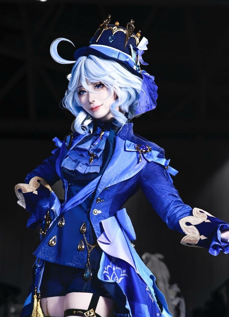 Ảnh Furina cosplay chi tiết trang phục tinh xảo