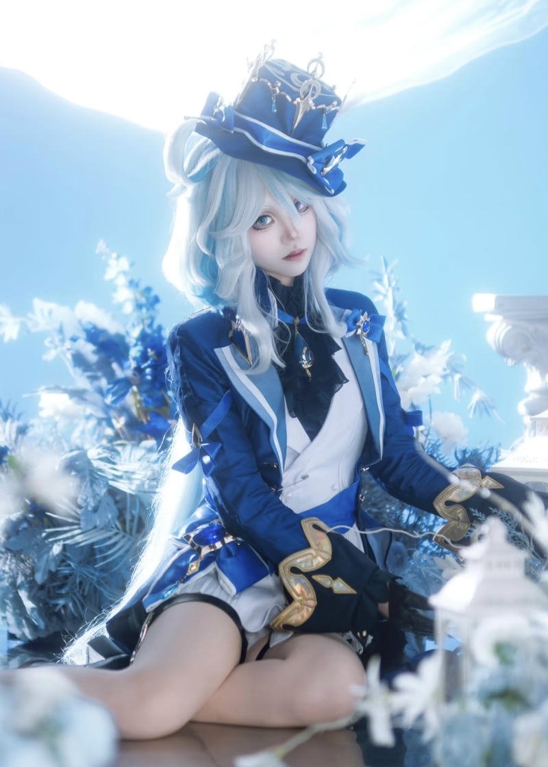 Ảnh Furina cosplay kiểu tóc xoăn hai bên mềm mại