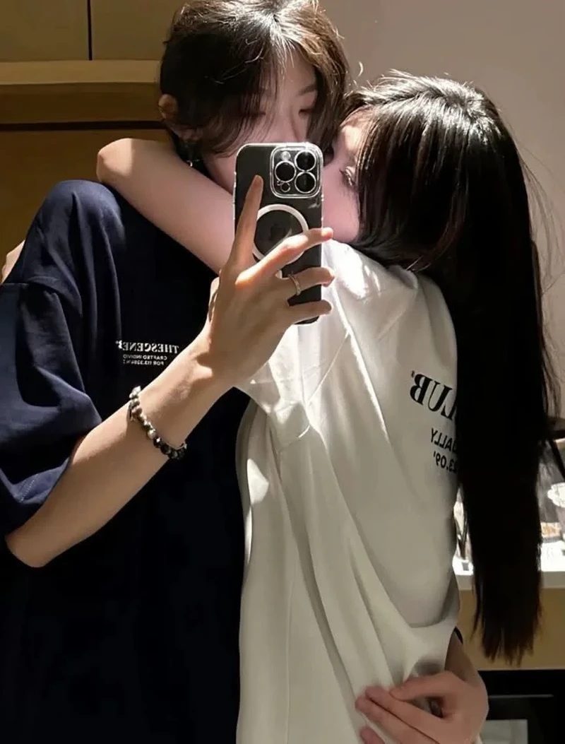 Ảnh Nóng Les Gợi Cảm Thướt Tha