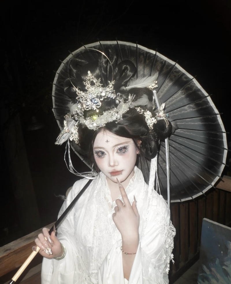 Ảnh cosplay Bạch Cốt Tinh phong cách ma mị cổ điển