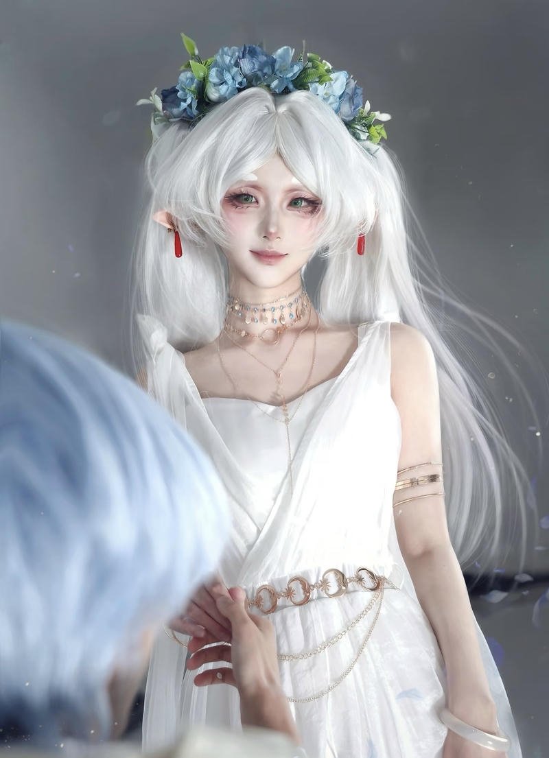 Ảnh cosplay Frieren với phong cách anime cổ điển nhẹ