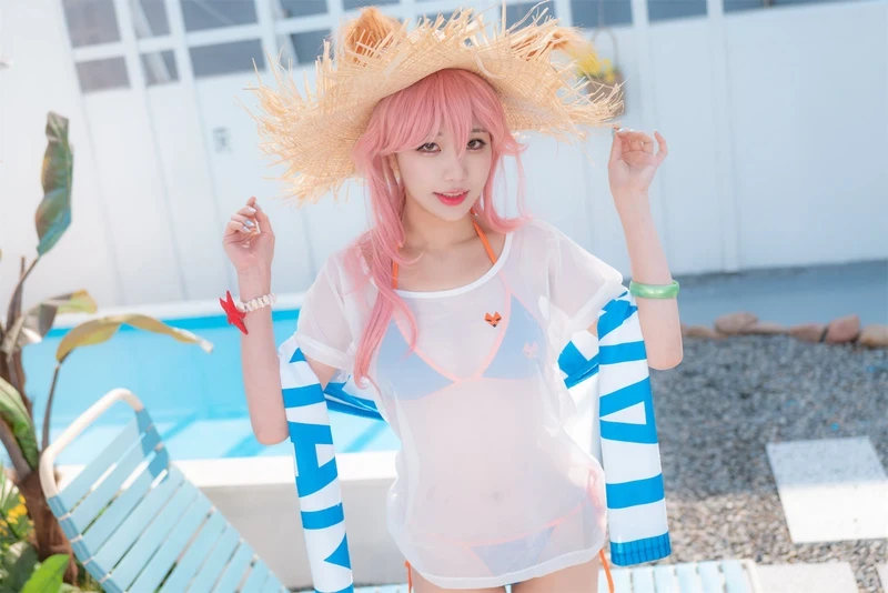Ảnh cosplay lộ hàng hoang dã mãnh liệt