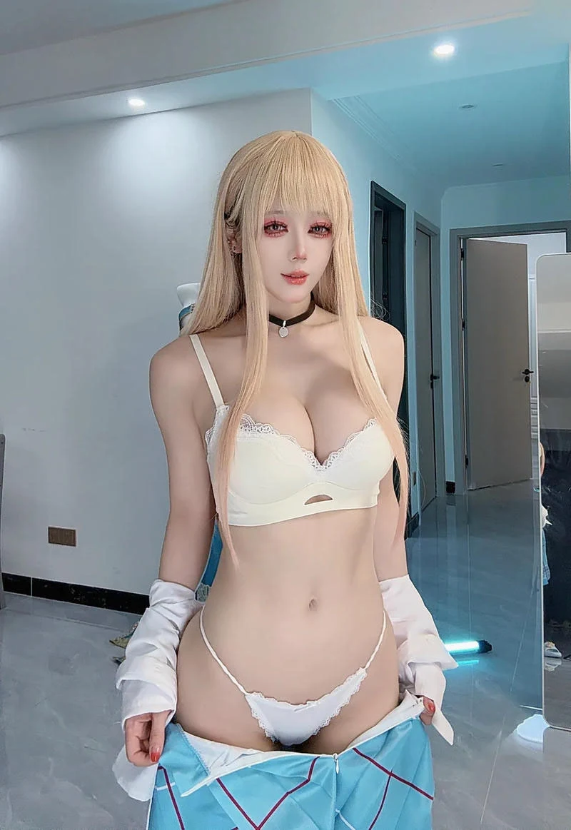 Ảnh cosplay lộ hàng nóng bỏng quyến rũ