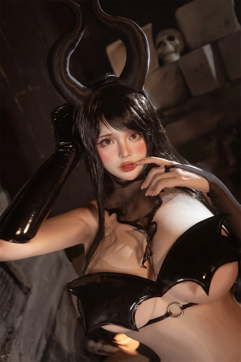 Ảnh cosplay thủ dâm cặp đùi căng gợi dục