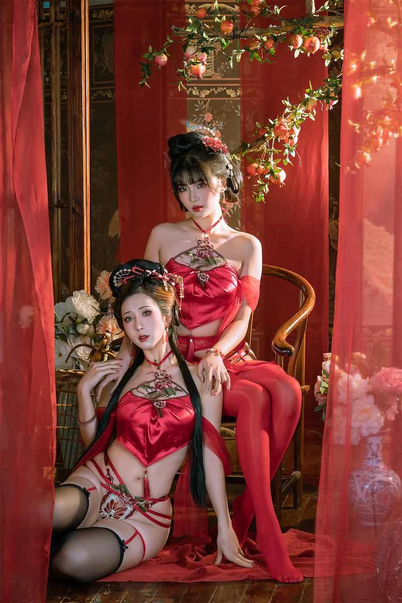 Ảnh gái cosplay thủ dâm mềm mại đầy khêu gợi