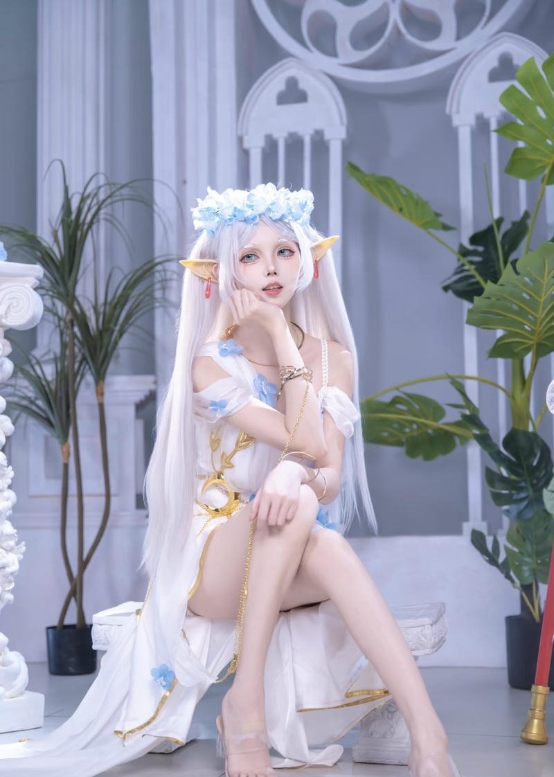 Ảnh hóa thân Frieren với phong cách nhẹ nhàng