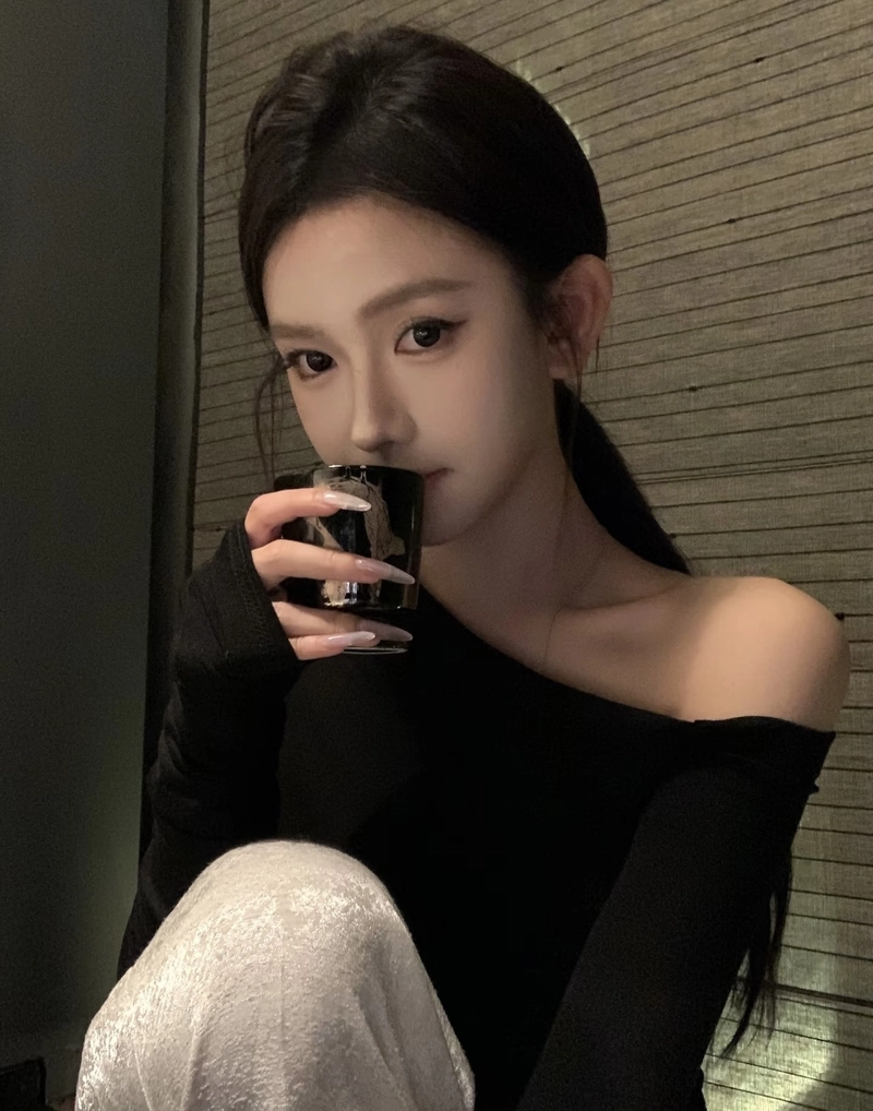 Biểu cảm tự nhiên của gái xinh 18 tuổi gây thiện cảm