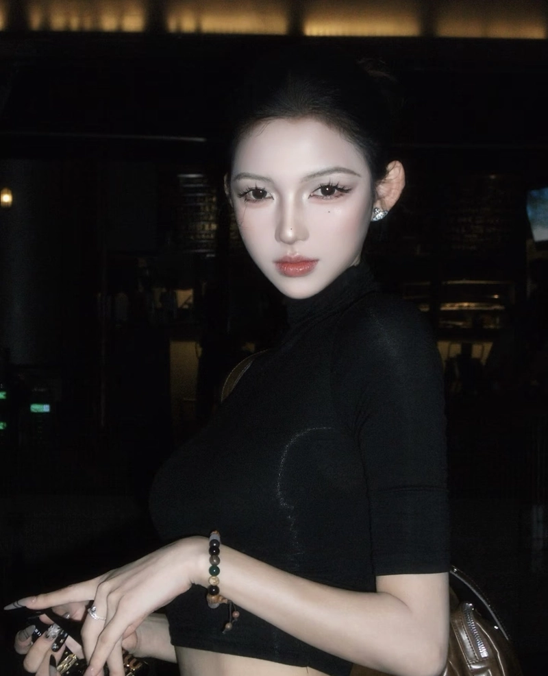 Biểu cảm tự nhiên của gái xinh 9x rất cuốn hút