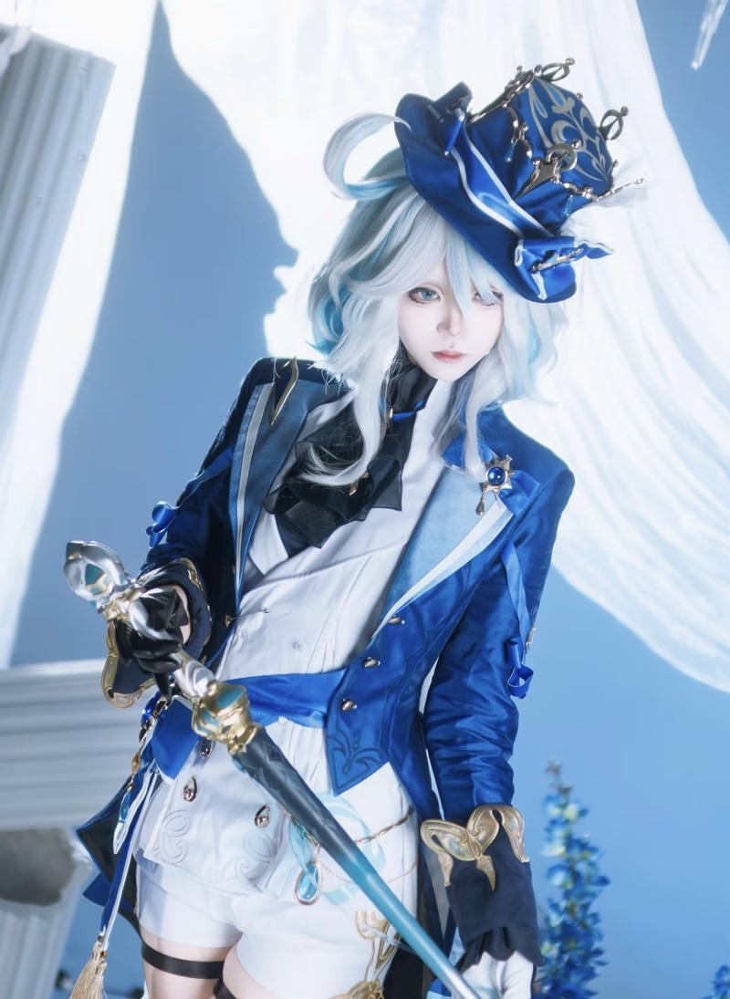 Bức Furina cosplay ánh mắt thay đổi liên tục