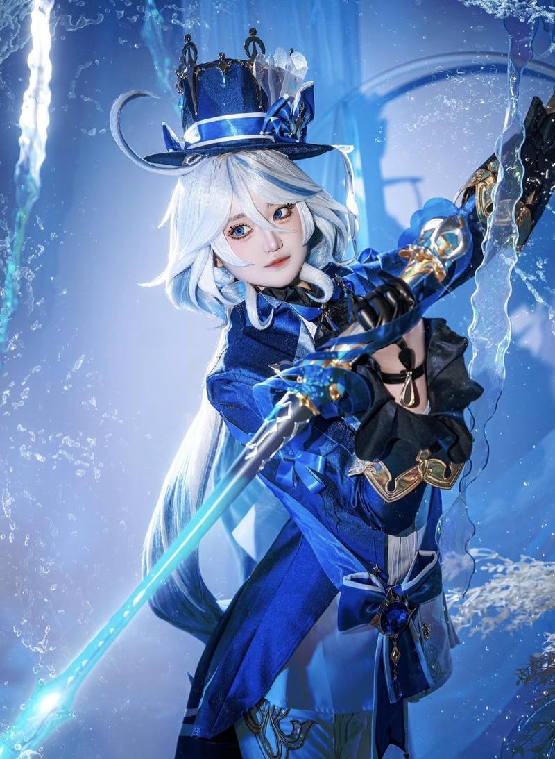 Bức Furina cosplay cùng ánh mắt lanh lợi khó đoán