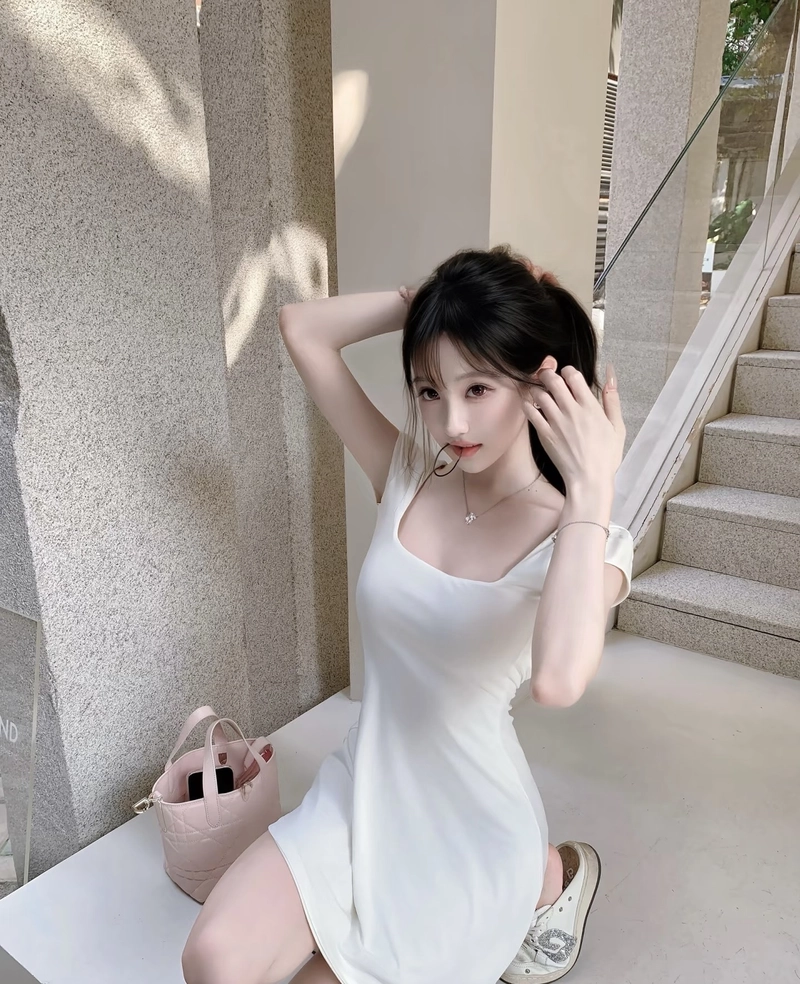 Dáng hình cân đối gái xinh 18 tuổi tạo cảm giác hài hòa