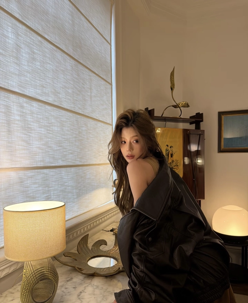 Dáng hình thanh lịch gái xinh 9x đầy cuốn hút