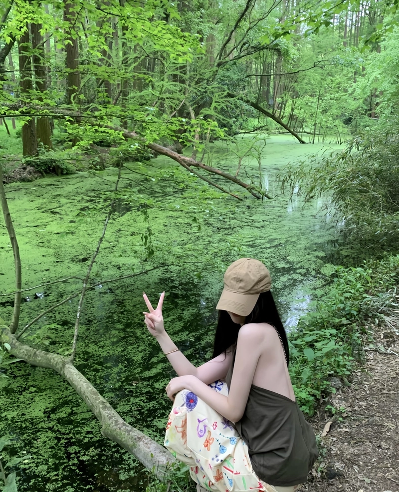 Dáng lưng đẹp gái xinh quay lưng rất nổi bật