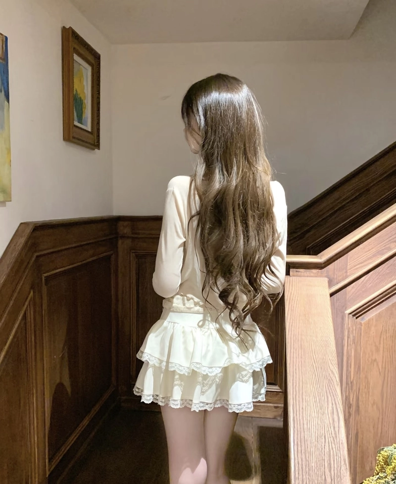 Dáng người cân đối gái xinh quay lưng nổi bật