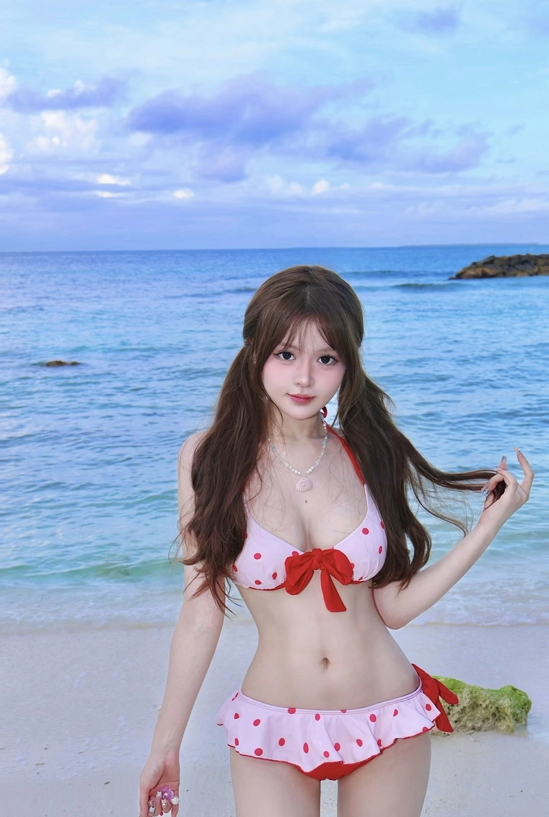 Dáng vẻ tự nhiên của gái xinh bikini tạo cảm giác gần gũi