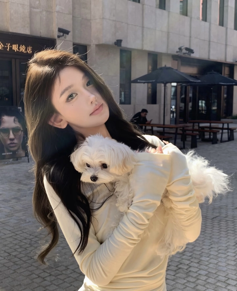 Diện mạo trẻ trung của cô gái 18 tuổi mang nét năng động