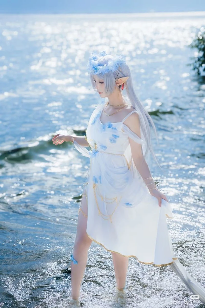 Frieren Cosplay Hình Đẹp Chân Thực Chi Tiết