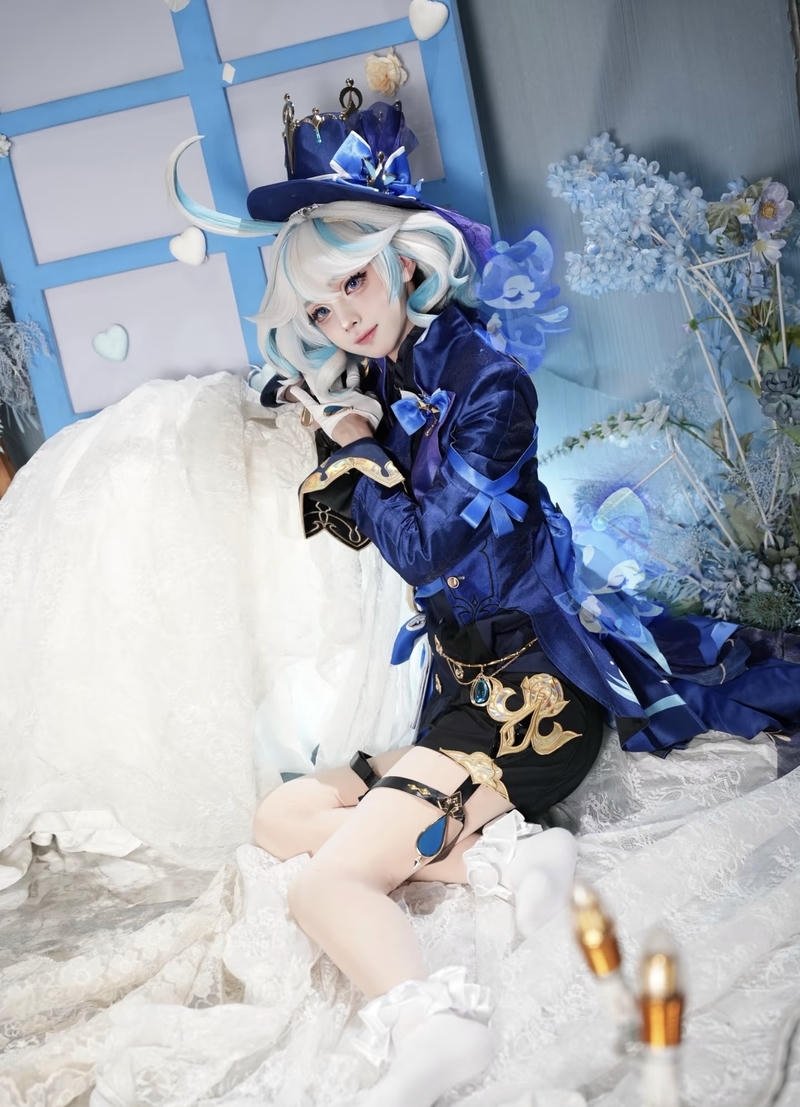 Furina cosplay chuyển động linh hoạt uyển chuyển