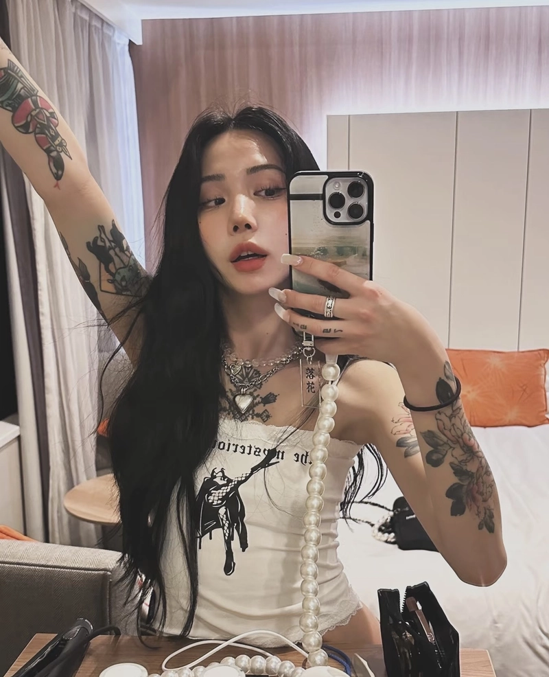 Gái xinh xăm mình với vẻ đẹp sắc sảo cuốn hút