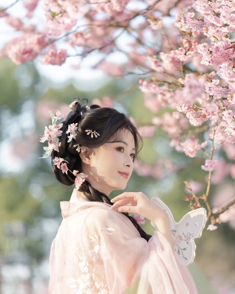 Gương mặt thanh thoát ảnh gái xinh cổ trang cuốn hút