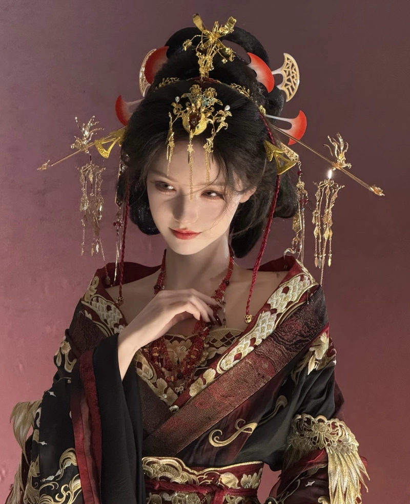 Gương mặt tinh tế của cô gái cổ trang đầy cuốn hút