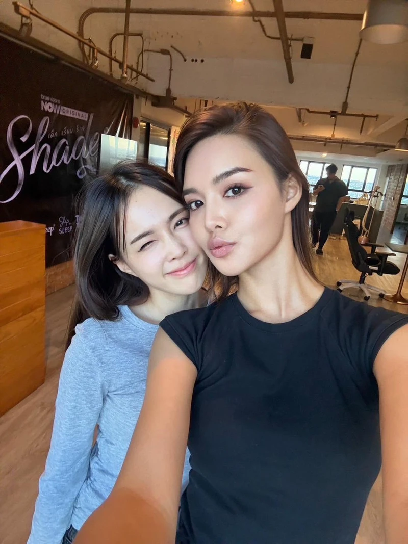 Hình Les Nóng Bổng Mềm Mại