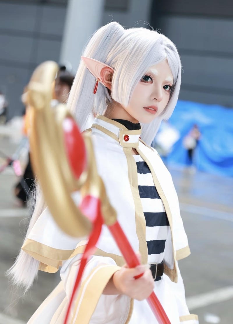 Hình cosplay Frieren phong cách dịu dàng cuốn hút
