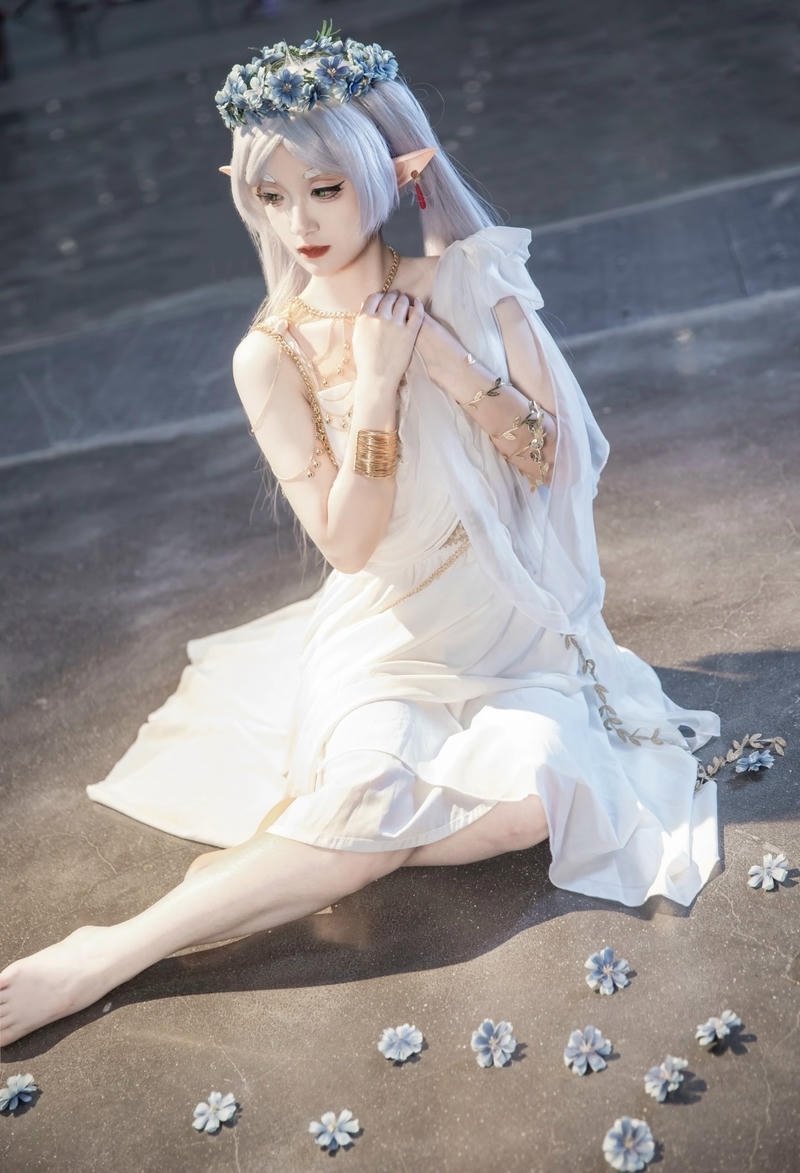 Hình cosplay Frieren phù hợp làm hình nền điện thoại đẹp