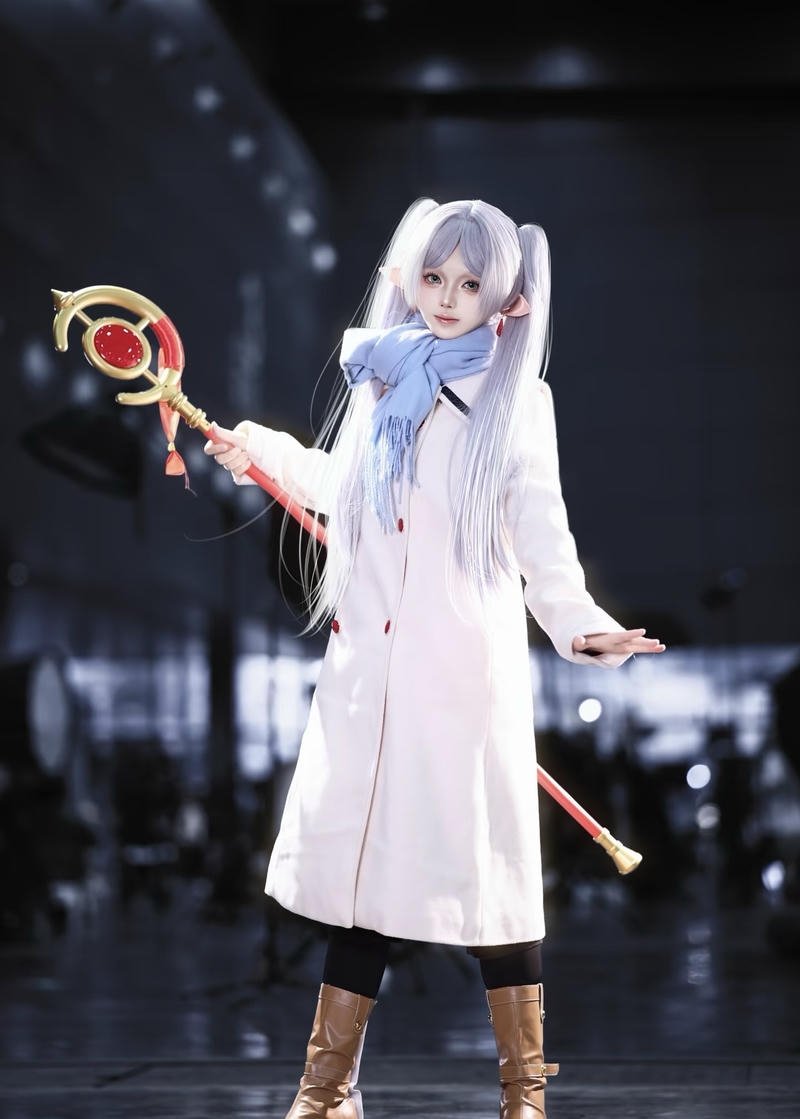 Hình nữ pháp sư Frieren cosplay phong cách anime nhẹ nhàng
