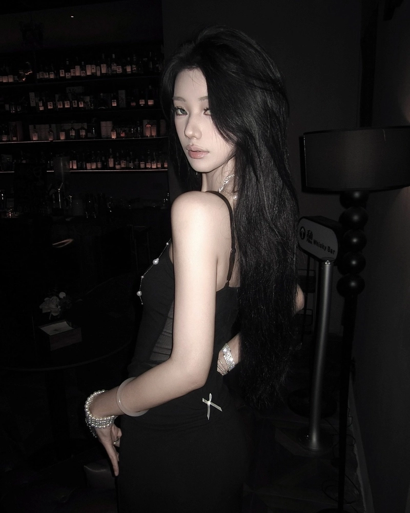 Khí chất mặn mà gái xinh 9x nổi bật tự nhiên