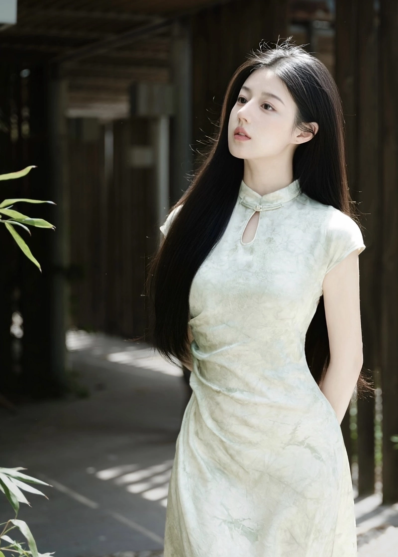 Mái tóc dài mềm mại của cô gái rất quyến rũ