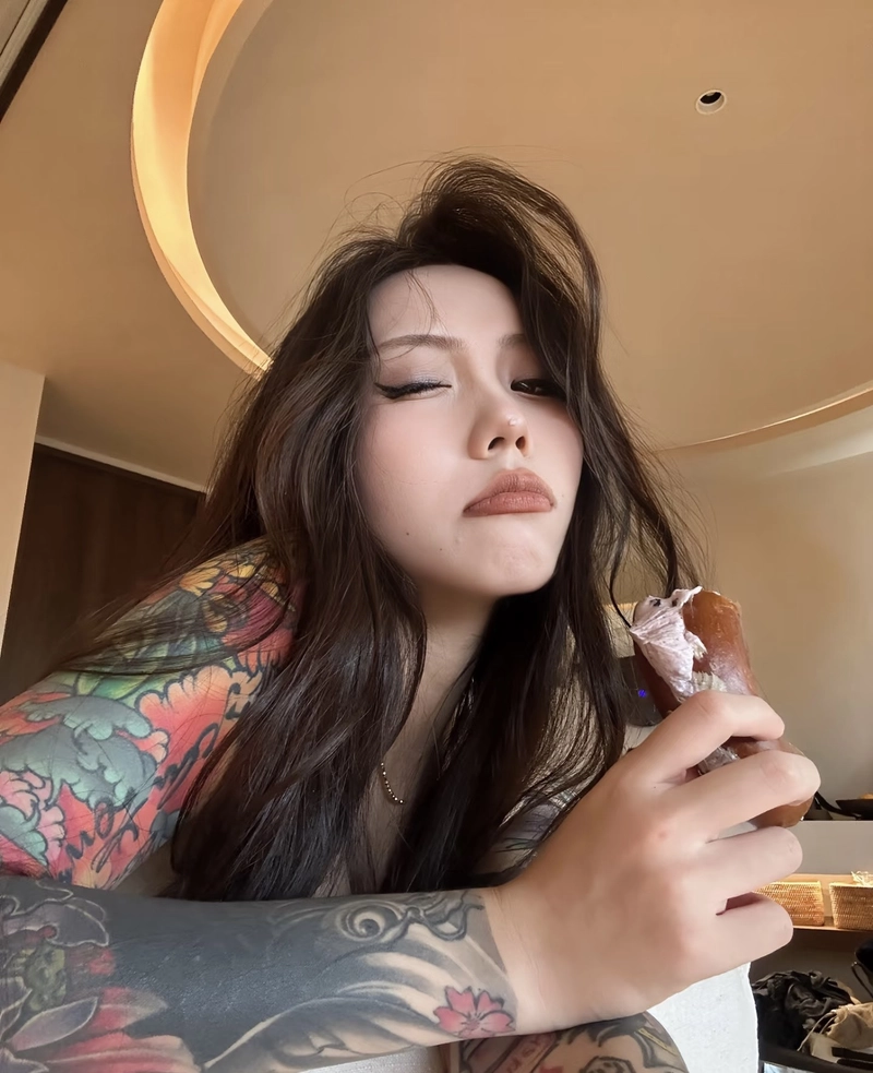 Nét đẹp cá tính của girl xinh với hình xăm nổi bật