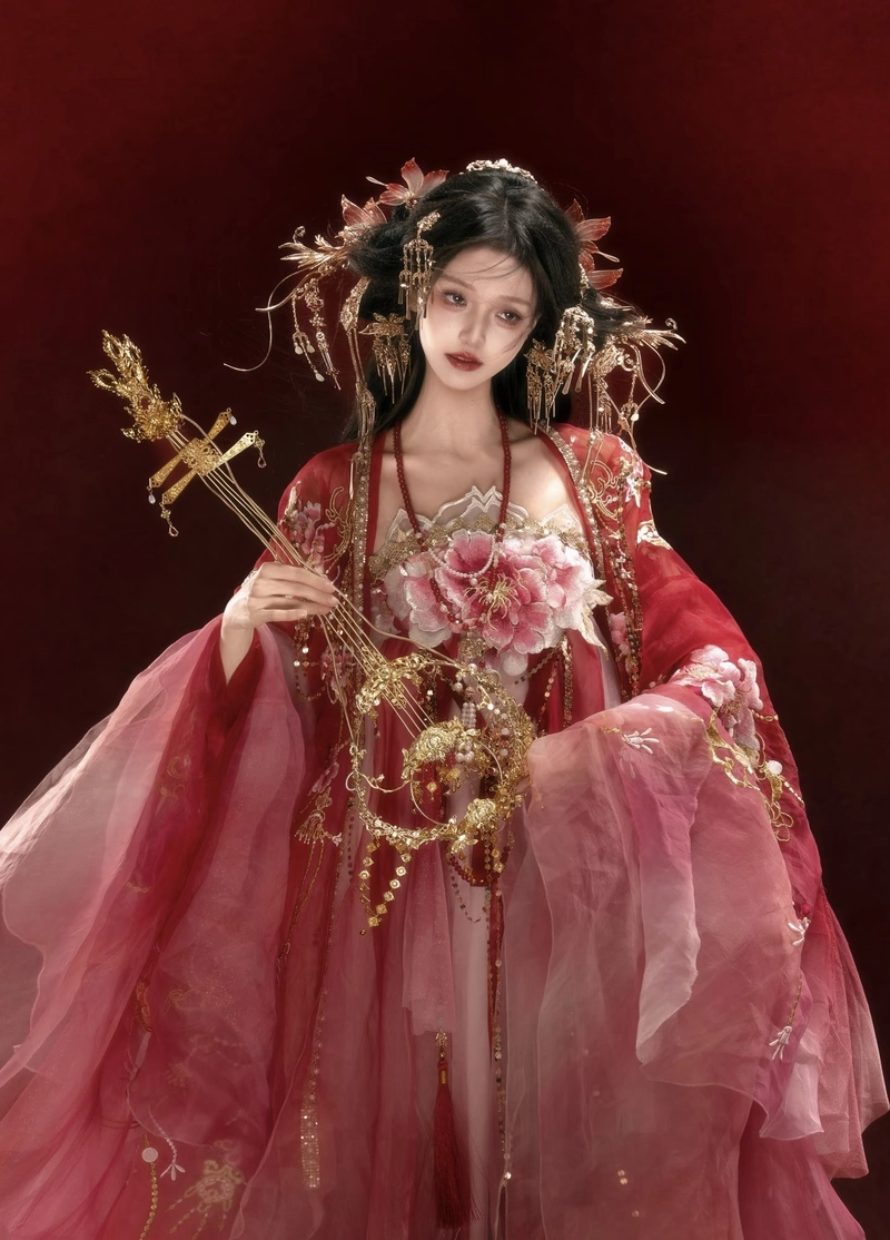 Nét đẹp cổ điển của cô gái cổ trang đầy sức hấp dẫn