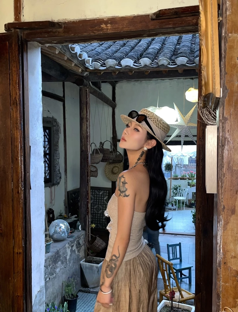 Nét đẹp mạnh mẽ của girl xinh xăm hình nghệ thuật