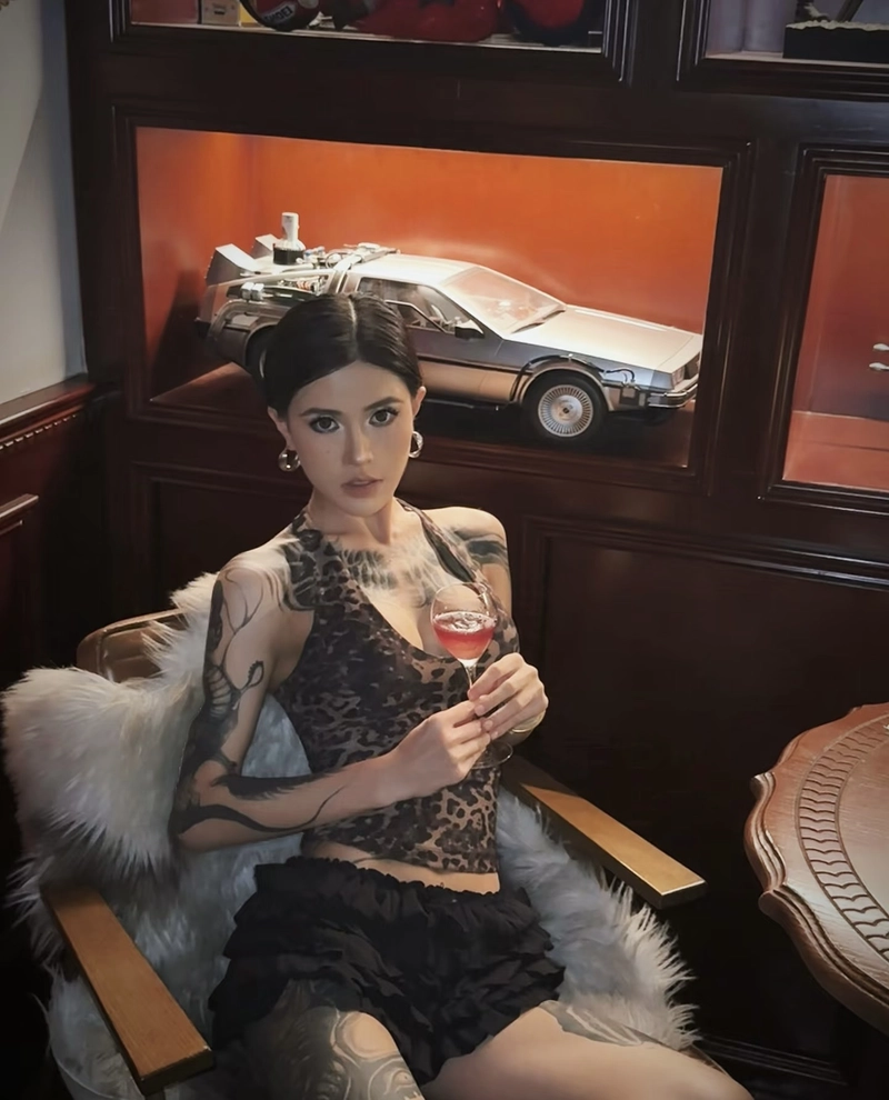 Nét đẹp nổi loạn của girl xinh xăm mình hiện đại