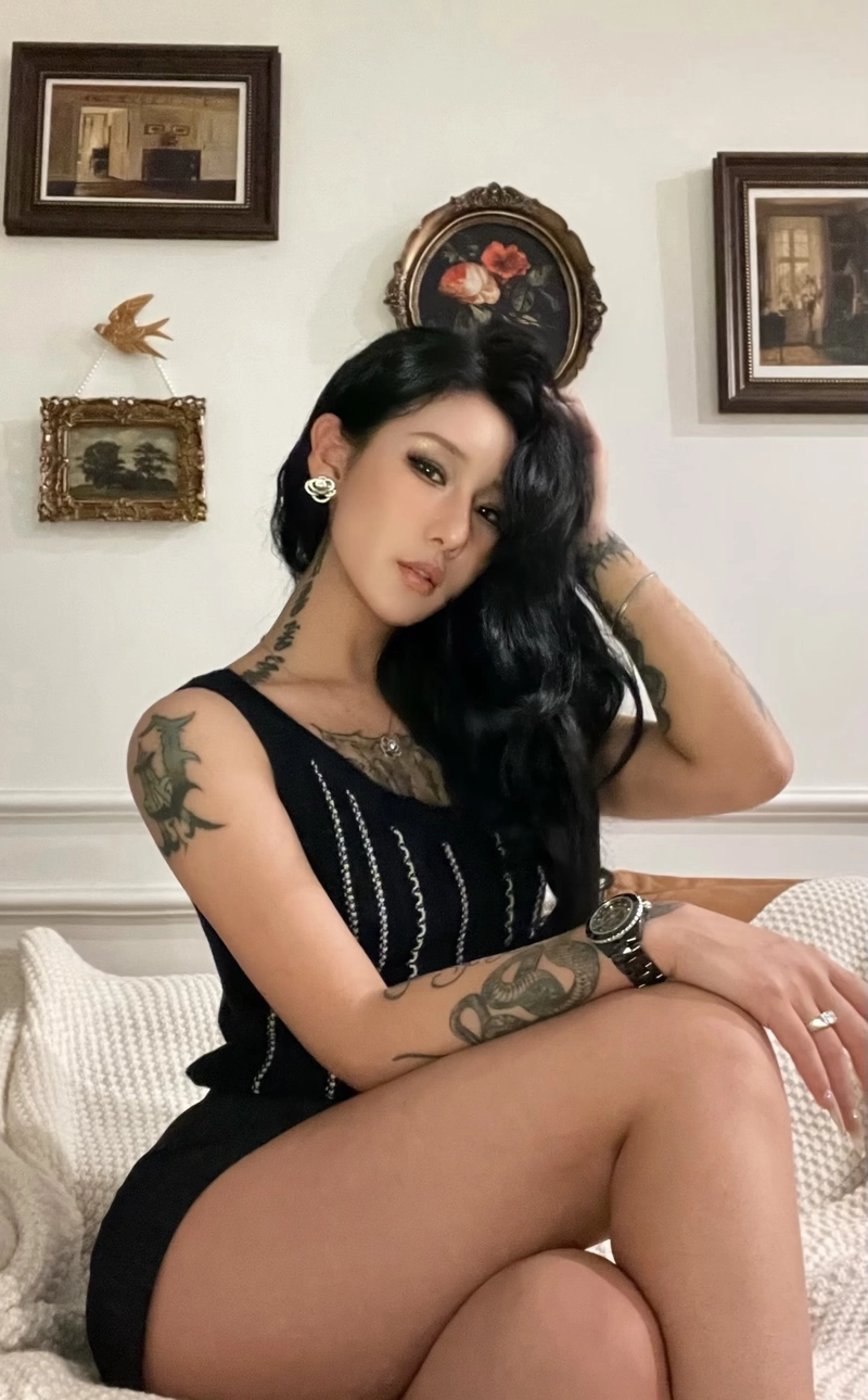 Nét đẹp quyến rũ của gái xinh xăm mình nổi bật