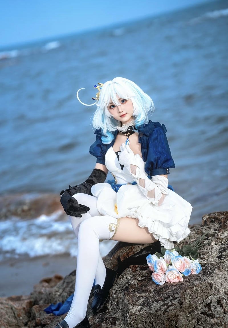 Nhân vật Furina cosplay cùnghình ảnh Thủy Thần