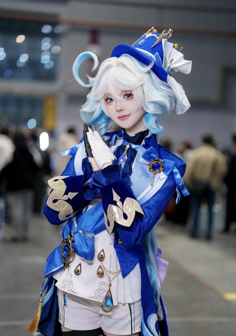 Nhân vật Furina cosplay hình tượng Fontaine thanh lịch