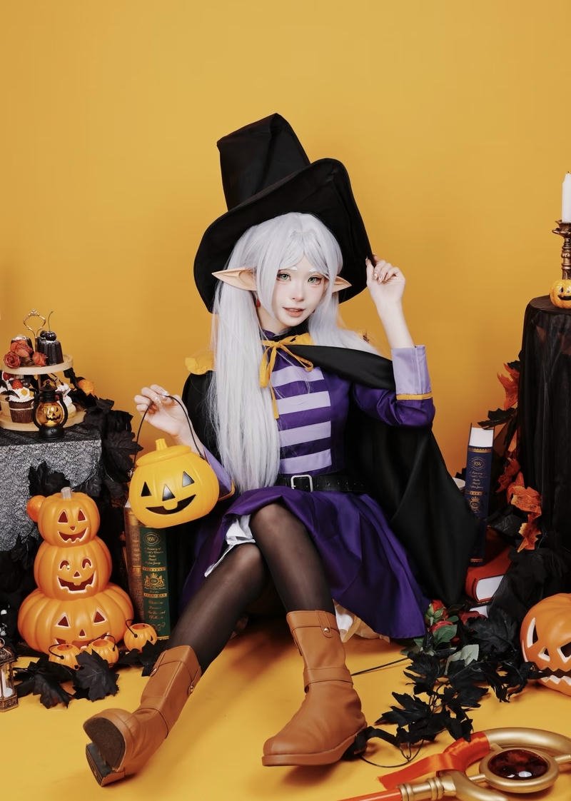 Tạo hình pháp sư Frieren cosplay với phụ kiện đặc trưng