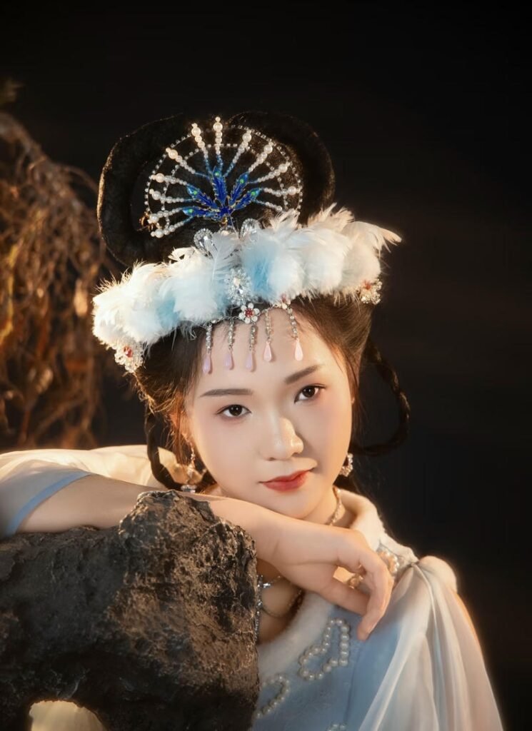 Tạo hình yêu tinh xương trắng cosplay phong cách u tối