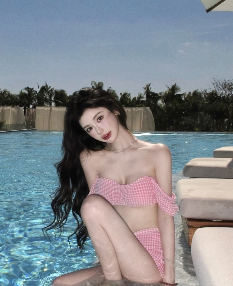 Thân hình quyến rũ ảnh gái xinh bikini đầy cuốn hút